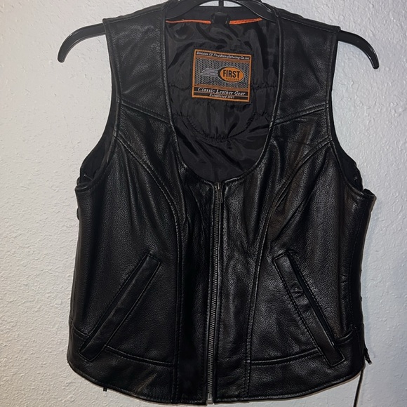 WOMENS FIRST CLASSICS REAL LEATHER VEST SIZE LARGE - Picture 2 of 6